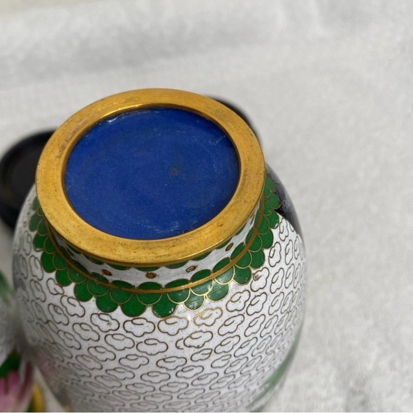 Vintage Chinese Traditional White Floral Bird Set of 2 Small Vases Contemporary - Picture 12 of 16